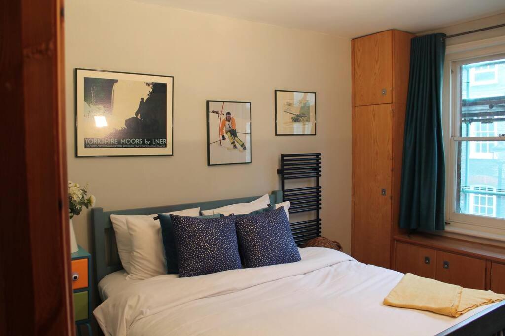 Artistic And Soulful Carnaby Street Movie Pad Londra