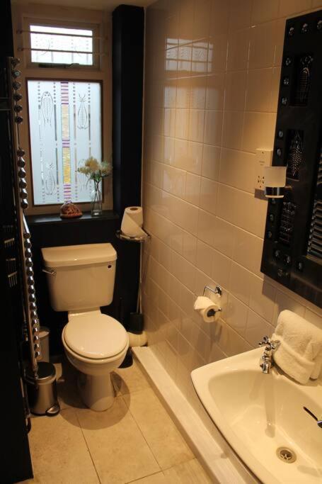 Artistic And Soulful Carnaby Street Movie Pad Londra